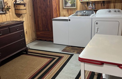 Sunset Cabin | Creekside cottage within walking distance Of Falls & 4 State Parks within 9 ml.