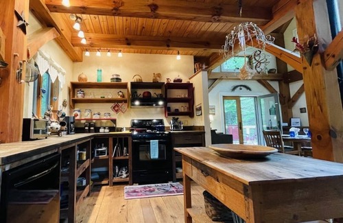 Hot Springs Cottage | Creekside Fairytale Cottage-Hot Tub-Cozy Fireplace