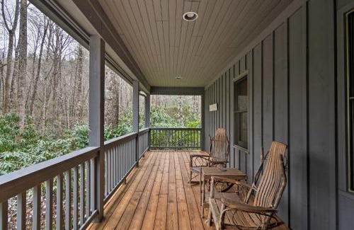 Sapphire House | Creekside Family Retreat by Waterfalls and Hiking!