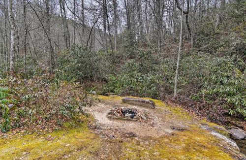 Sapphire House | Creekside Family Retreat by Waterfalls and Hiking!