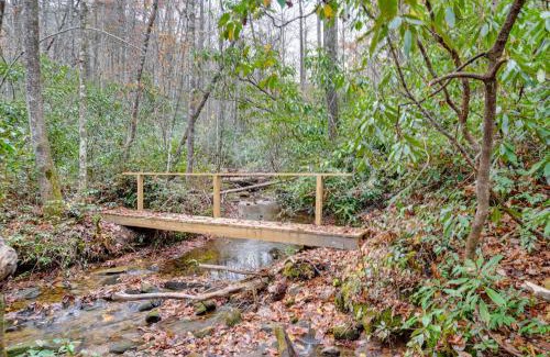 Sapphire House | Creekside Family Retreat by Waterfalls and Hiking!