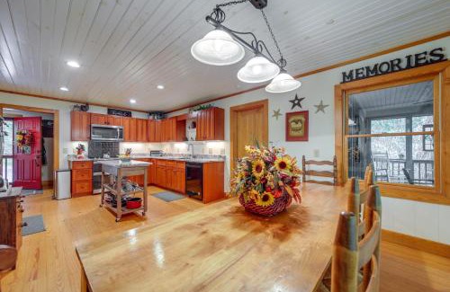 Sapphire House | Creekside Family Retreat by Waterfalls and Hiking!