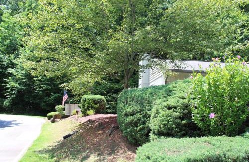 Franklin House | Creekside Gated Golf Mtn Villa w/fast wifi & paved