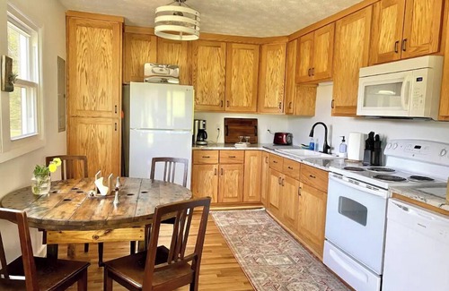 Burnsville House | Creekside home with hot tub within 30 mins to Asheville