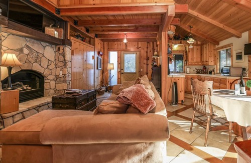Paso Robles Apartment | Creekside King Suite + Patio on Vineyard