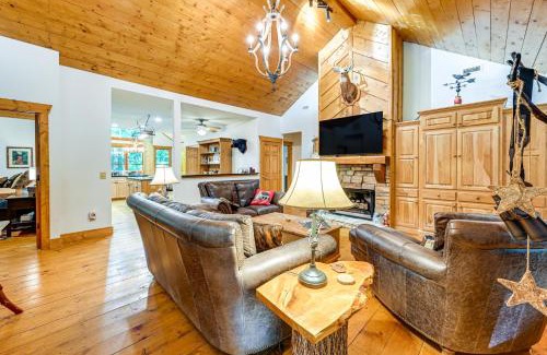 Sapphire House | Creekside Lodge about 4 Mi to Sapphire Valley Resort!
