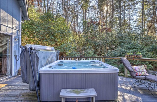 Cleveland Cabin | Creekside Oasis - Secluded Cabin in the Mountains on Swift Moving Creek
