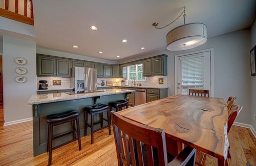 Hayesville Cabin | Creekside, pet friendly, wrap-around porch, minutes to downtown Hayesville!