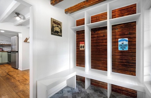 Haines Falls House | Creekside Retreat-Arcade-Fire Pit-BBQ-Minutes To Hiking & Skiing