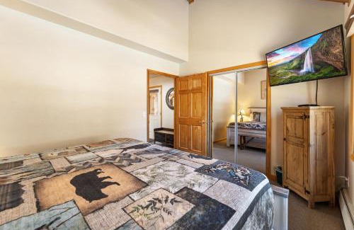 Fall River Estates Apartment | Creekside Suites 03 by Estes Park Condos
