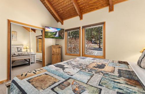 Fall River Estates Apartment | Creekside Suites 03 by Estes Park Condos