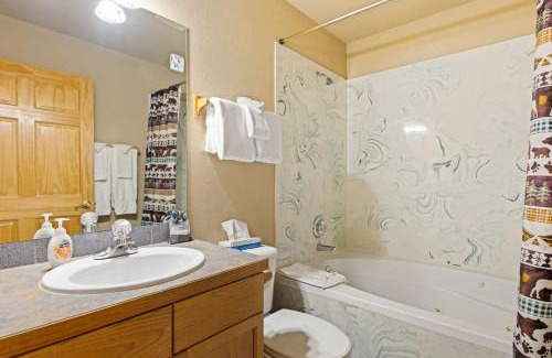 Fall River Estates Apartment | Creekside Suites 04 by Estes Park Condos