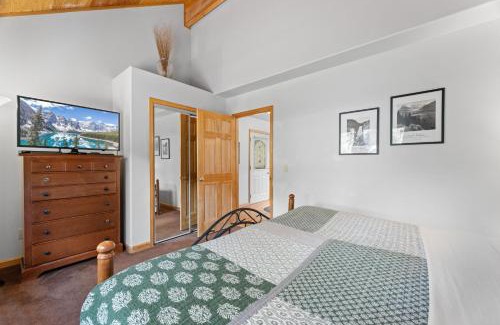 Fall River Estates Apartment | Creekside Suites 18 by Estes Park Condos