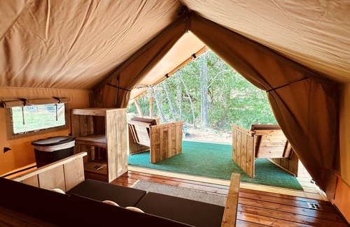 Newport RV Rental | Creekside Tranquil Glamping in the Smokies|WiFi|AC