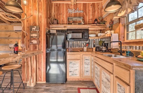 Cosby Cabin | Creekside Tree House Cabin
