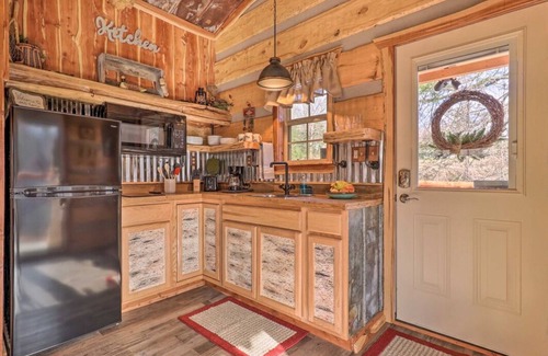 Cosby Cabin | Creekside Tree House Cabin