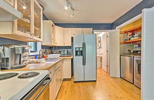 Mars Hill House | Creekside Weaverville Home - 16 Miles to Asheville