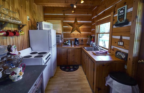 Cosby Bed & Breakfast | Creekwalk Inn and Cabins