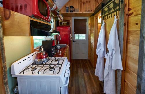 Cosby Bed & Breakfast | Creekwalk Inn Bed and Breakfast with Cabins