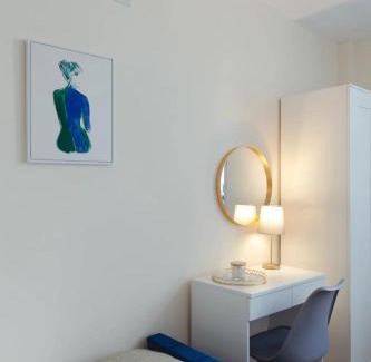 High Wycombe Apartment | Crendon House Cosy Studio - Sleeps 2 & Kitchen