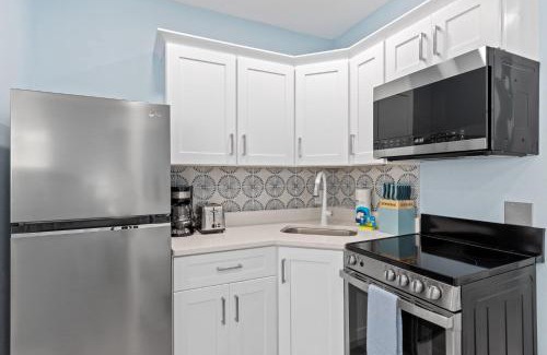 Sanibel House | Creole Garden Cottage at Palmview Inn of Sanibel with Bikes