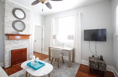 East Riverside Cottage | Creole Guest Cottage, Steps To Magazine St.