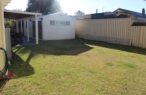 Dunsborough House | Crescent Bay Holiday Cottage & Studio
