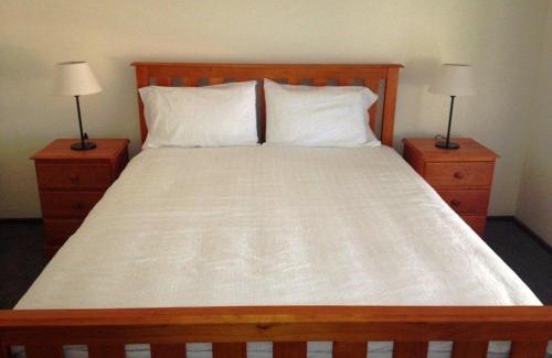 Dunsborough House | Crescent Bay Holiday Cottage & Studio