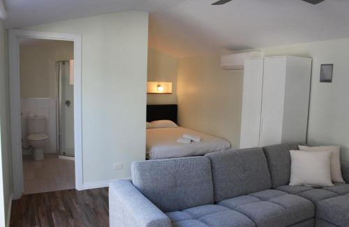Dunsborough House | Crescent Bay Holiday Cottage & Studio