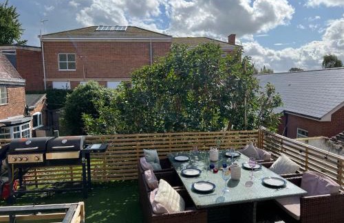 Tewkesbury House | Crescent Cottage, sleeps 8, pet friendly