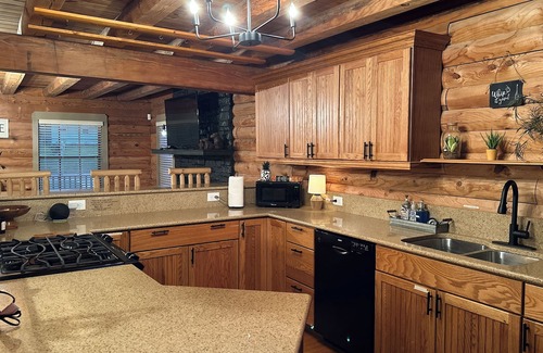 Crescent City House | Crescent Lake Cozy Cabin Retreat- Bring your boat!