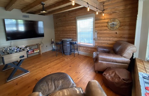 Crescent City House | Crescent Lake Cozy Cabin Retreat- Bring your boat!