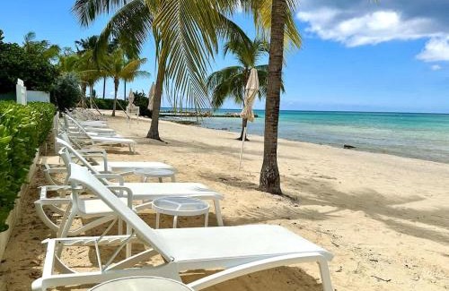 Seven Mile Beach House | Crescent Point #9: 3Bed Condo