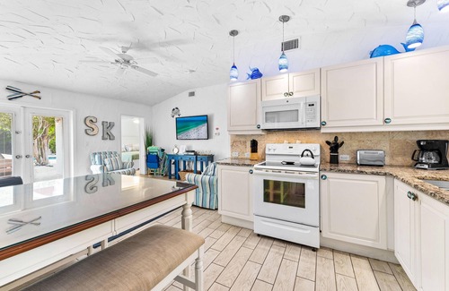 Siesta Key Condo | Crescent Street Villas By Beachside Mgt