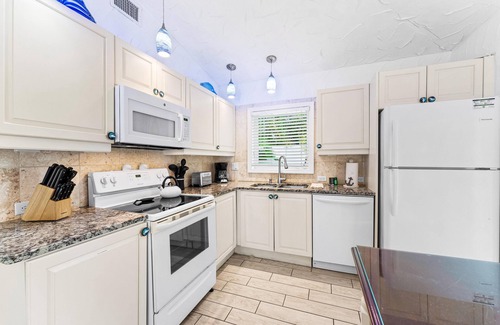 Siesta Key Condo | Crescent Street Villas By Beachside Mgt