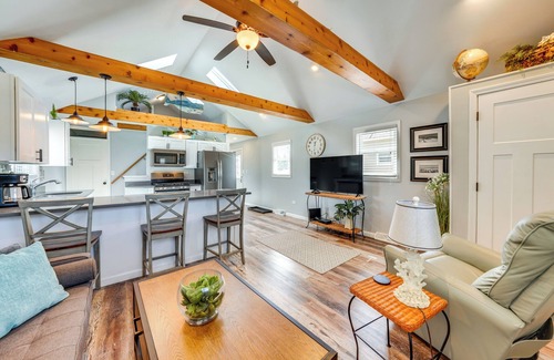 Crest Hill House | Crest Hill Home Near Golf ~ 3 Mi to Joliet!