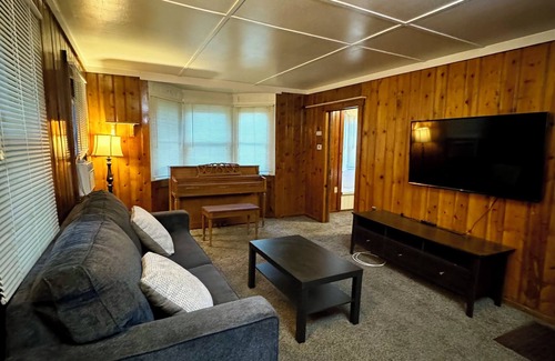 Crestline Cabin | Crest Lodge Historic Mountain Inn - Sherwood