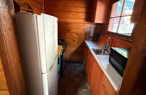 Crestline Cabin | Crest Lodge Historic Mountain Inn - ArrowBear