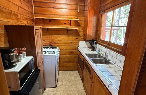 Crestline Cabin | Crest Lodge Historic Mountain Inn - Blue Jay