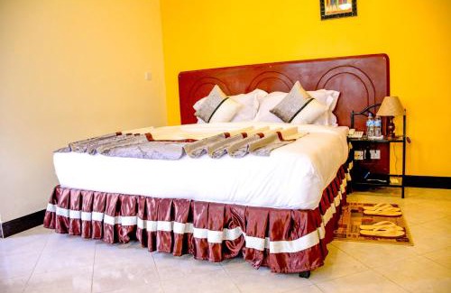 Arusha Cabin | Crest Safari Lodge Bed and Breakfast