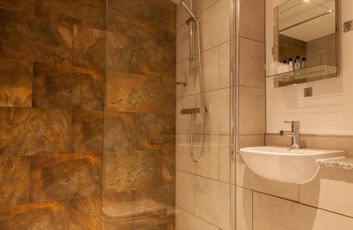Trafford Hotel | Cresta Court Hotel