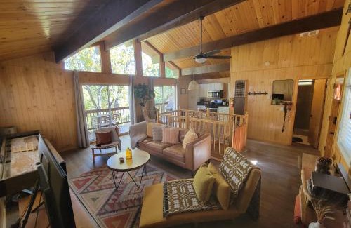 Upper Moonridge House | Cresta Lunar- Cozy and Modern 2 Bedroom Cabin