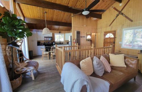 Upper Moonridge House | Cresta Lunar- Cozy and Modern 2 Bedroom Cabin
