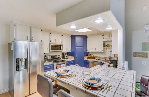 Crestline House | Crestline Home w/Private Hot Tub: Steps to Lake!