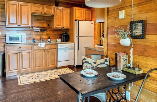 Creston House | Creston Centennial #2- Cozy barn with queen bed, close to West Glacier