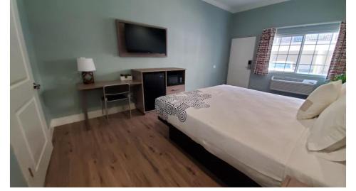 Inglewood Hotel | Crestridge Inn Near LAX, SoFi Stadium & Intuit Dome