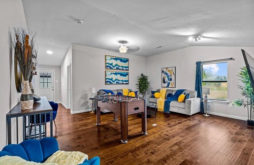 Wylie House | Crew-friendly 1-level Huge Yard Big Parking
