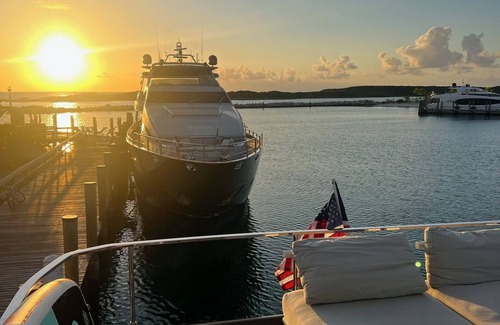Paradise Island Boat Rental | Crewed Yacht Charter Bahamas 80 feet