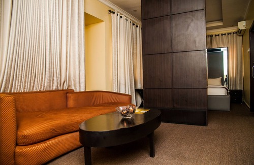 Lekki Phase 1 Hotel | CribVille Hotel & Suites