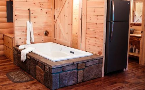 Millersburg House | Cricket Hill Treehouse D by Amish Country Lodging